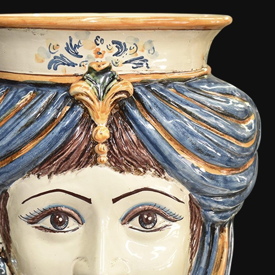 Ceramiche di Caltagirone fatti a mano con volto femminile e dettagli blu e oro