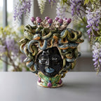 Testa Medusa, Lustro Glicine, chioma di serpenti, gorgone. Ceramica siciliana di Caltagirone, Sofia