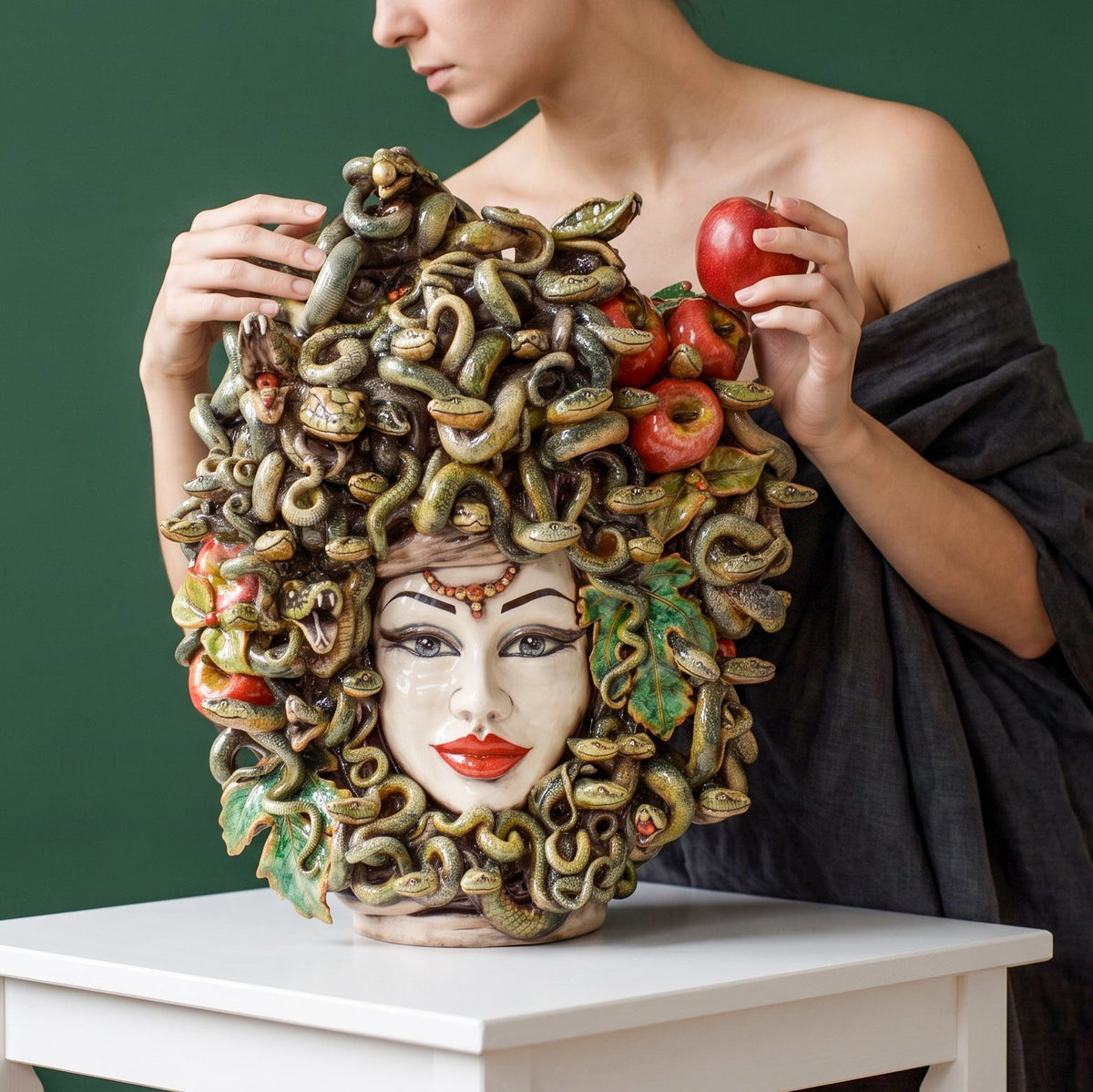 Testa Medusa h 50 cm - con Mele, Madreperla Antichizzato | Ceramica Caltagirone