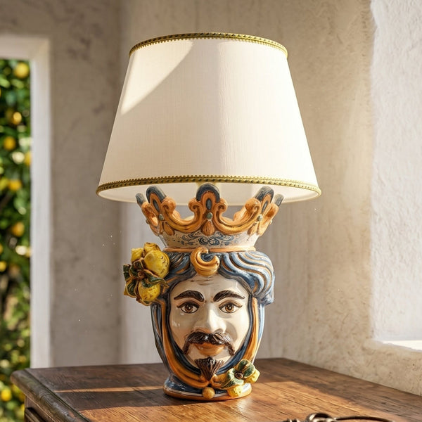 Lume a Testa mit Zitronen, H 70 cm (Keramik H 40 cm, Lampenschirm Stoff Ø 45 cm) — Männlich Weiß, Blau und Orange