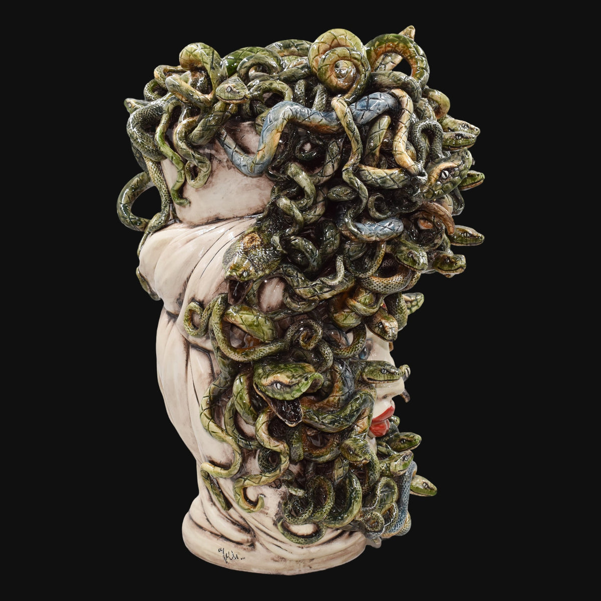 Testa Medusa, Madreperla Antichizzato, chioma di serpenti, mito greco. Ceramica siciliana di Caltagirone, Sofia
