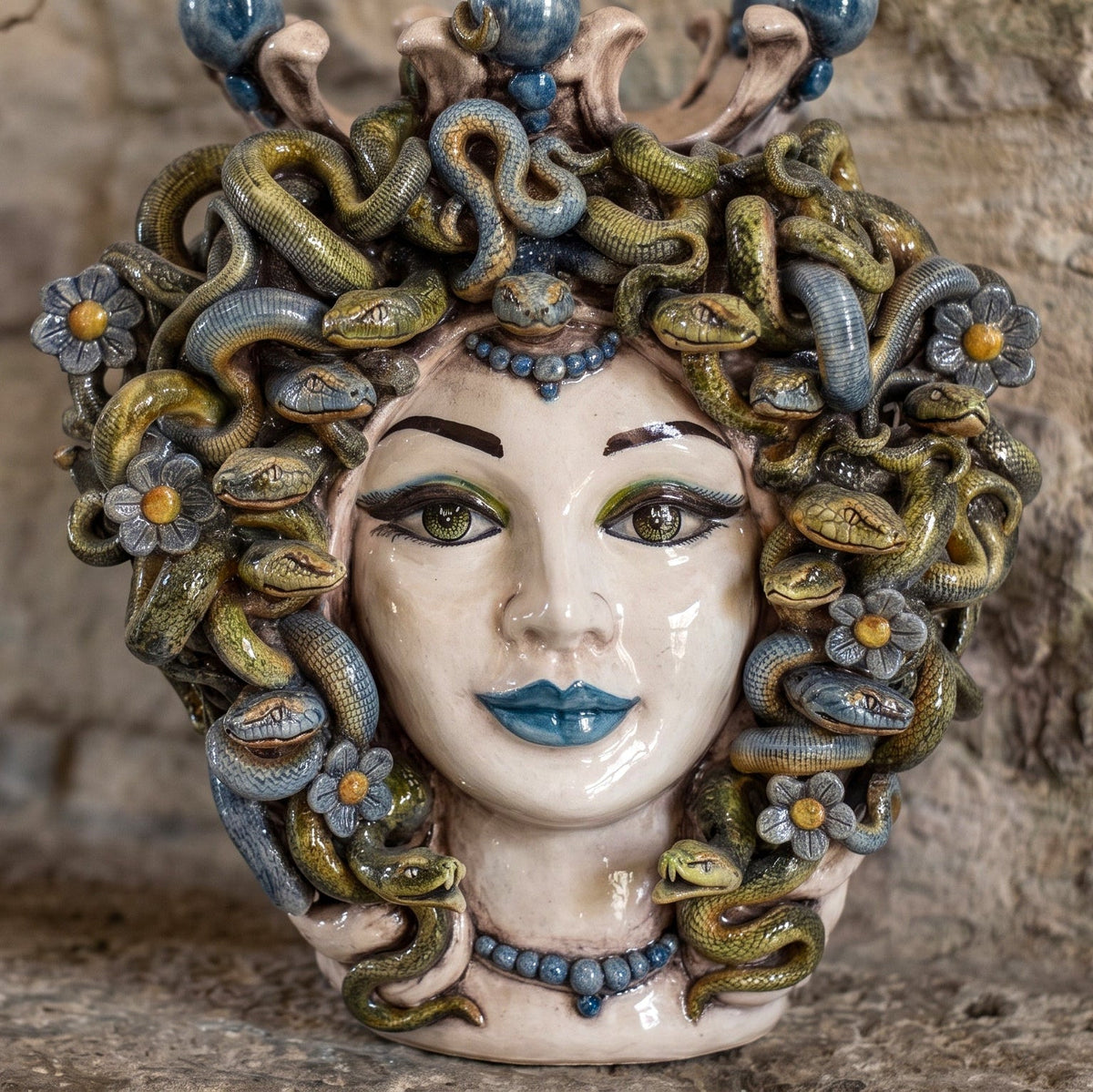 Testa Medusa h 38 cm - Madreperla Antichizzato, Perline Blu | Ceramica Caltagirone
