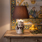 Lume a testa di moro h 15 c/espressione White and Lemon (h35 c/paralume Ø20) - Ceramiche di Caltagirone Sofia