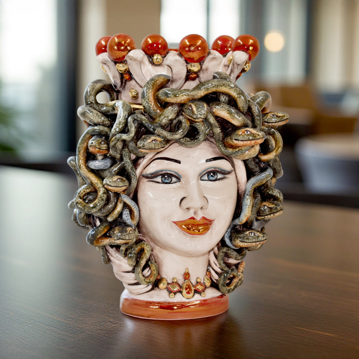 Testa h 25 turbante medusa madreperla antichizzato oro e lustri - Ceramiche di Caltagirone Sofia