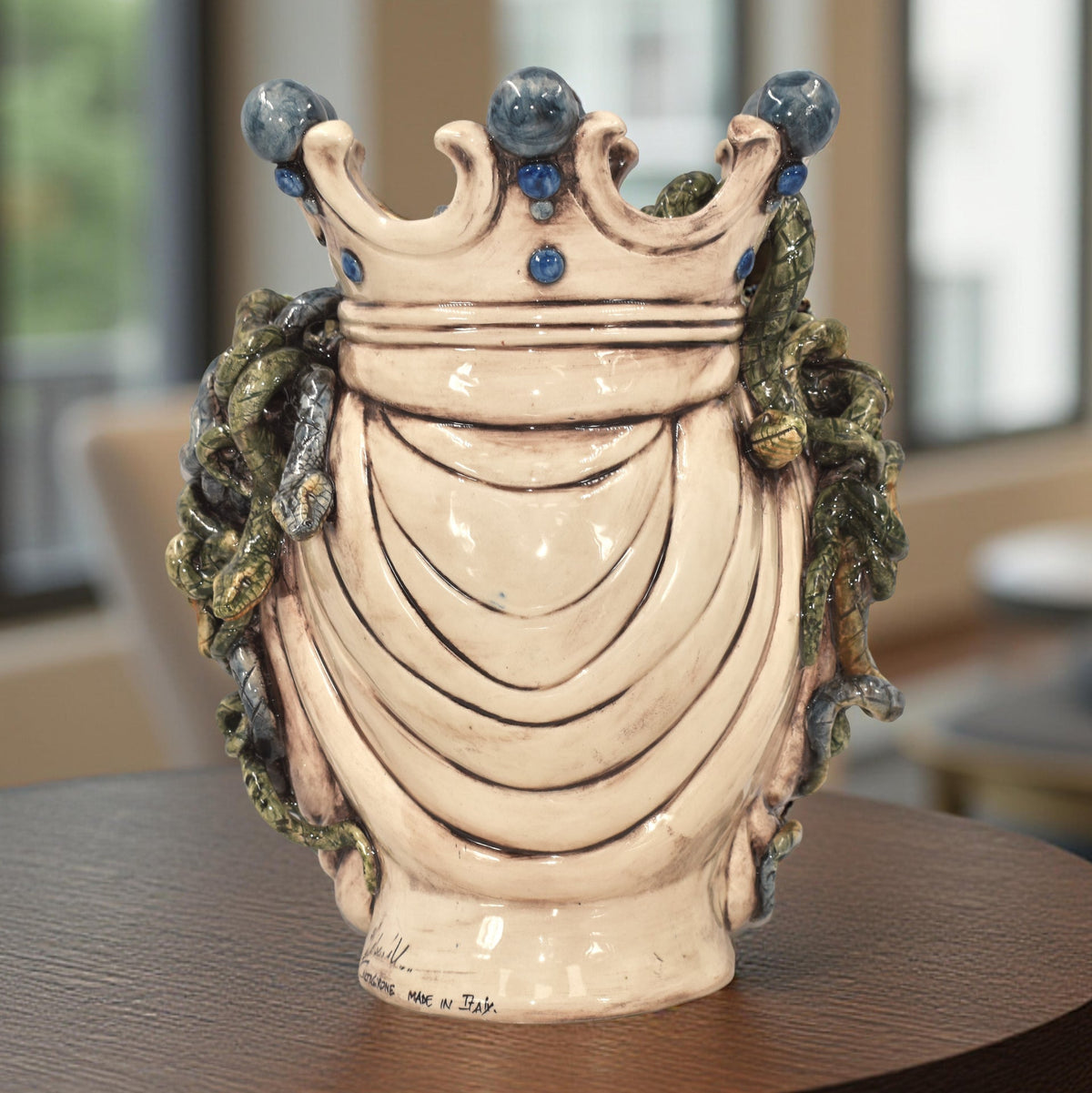 Testa h 38 medusa Madreperla Antichizzato con perline blu - Ceramiche di Caltagirone Sofia