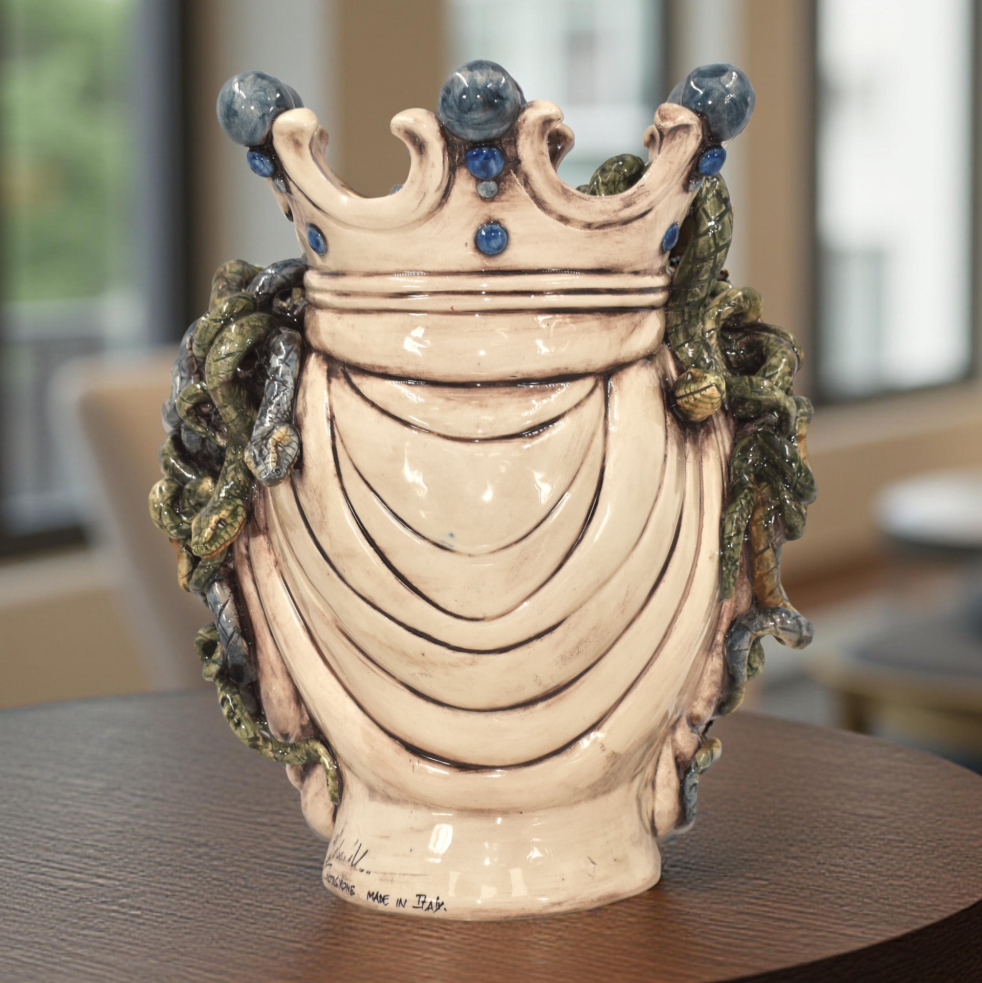 Testa h 38 medusa Madreperla Antichizzato con perline blu - Ceramiche di Caltagirone Sofia