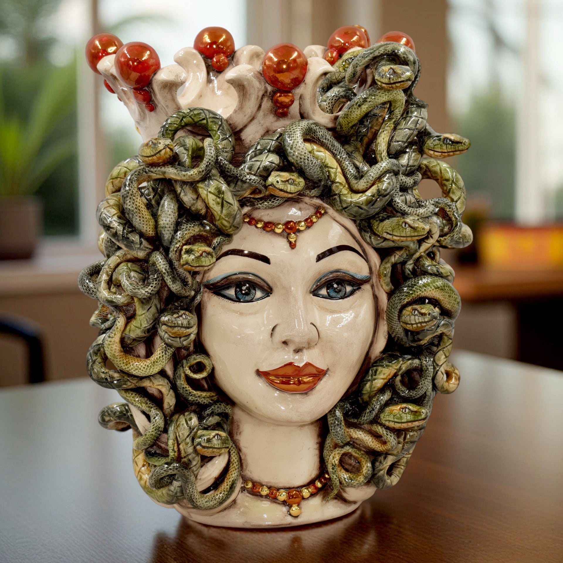 testa-h-38-medusa-madreperla-oro-e-lustri-ceramiche-di-caltagirone-sofia-1_x1920_9468ac32-ba19-4038-ac09-8f8890e3ae89 - Moorish Head