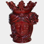 Ceramica di Caltagirone fatta a mano con volto femminile e corona, colore rosso intenso