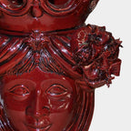 Ceramiche di Caltagirone fatti a mano, volto femminile con corona e dettagli floreali in rosso lucido