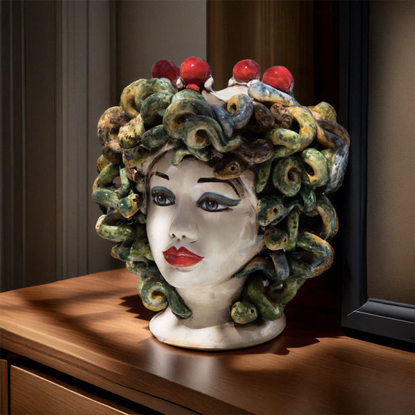 Head h 28 Medusa with mother-of-pearl crown, colored